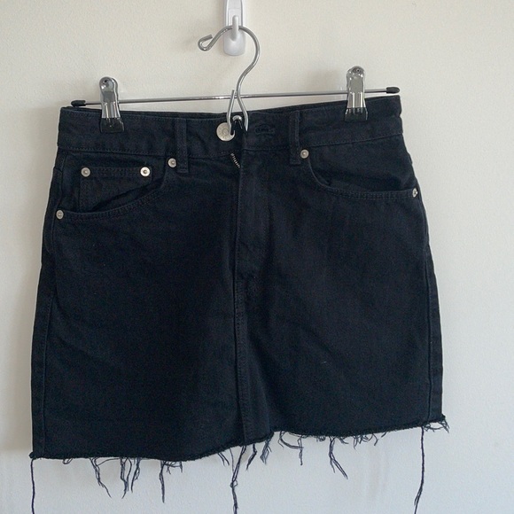 Zara Black Denim Jean Frayed Hem Mini Skirt - Picture 2 of 6